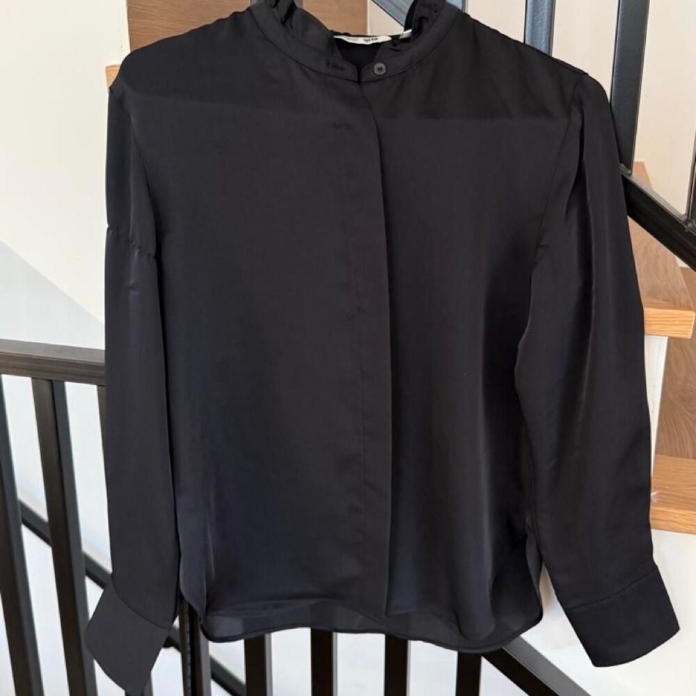 Uniqlo Women's Black Blouse